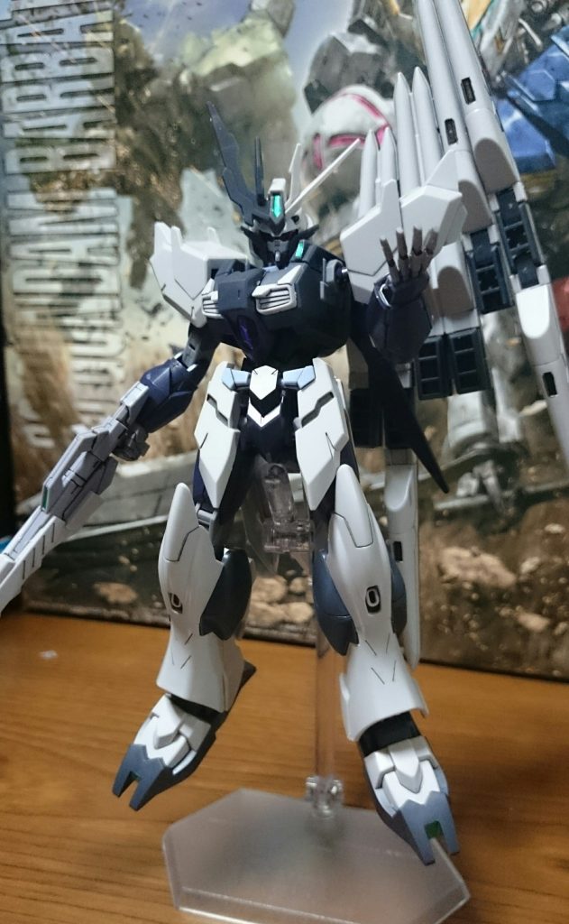 「コアチェンジ…ドッキング、ゴー」
・フェイクνガンダム
あちこちにνガンダムぽさ満載っスね!
シールは胸のパープルのみ使用っス