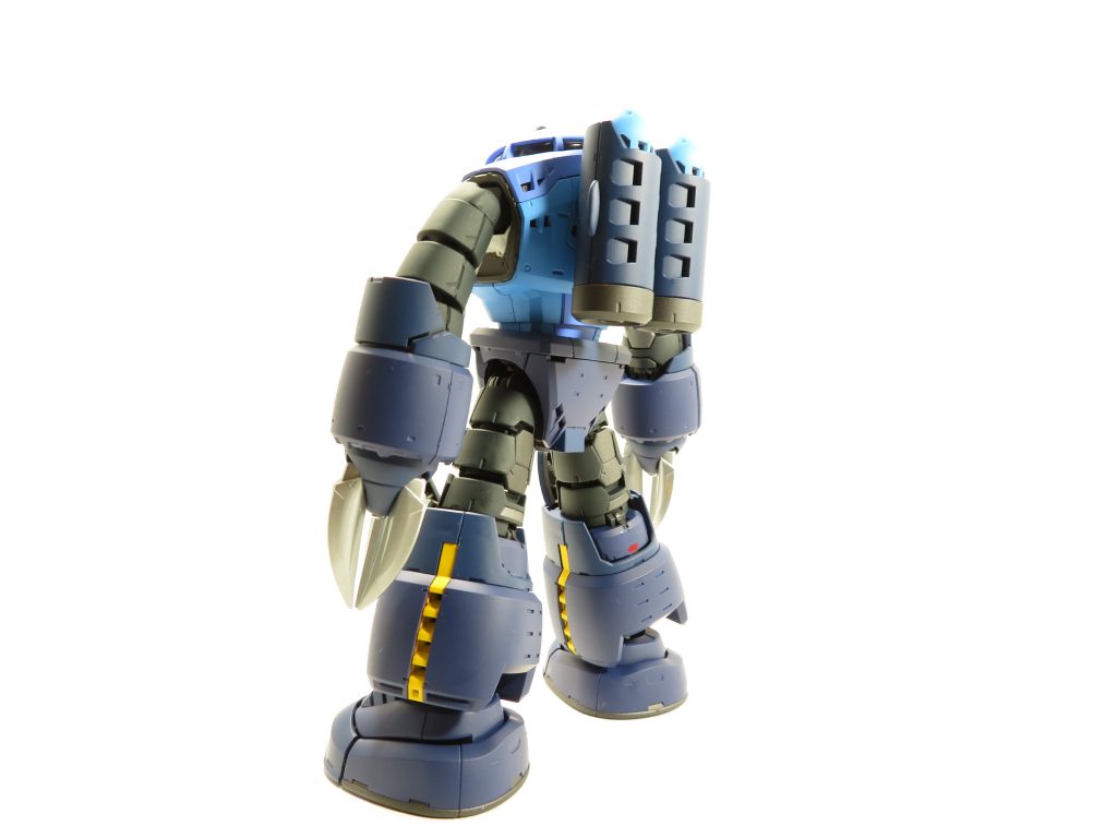 青系カラーを５色使い、細かく色分けをやりました。(右側の赤くなってる所は、組み立て時に剥がれました(´Д｀))