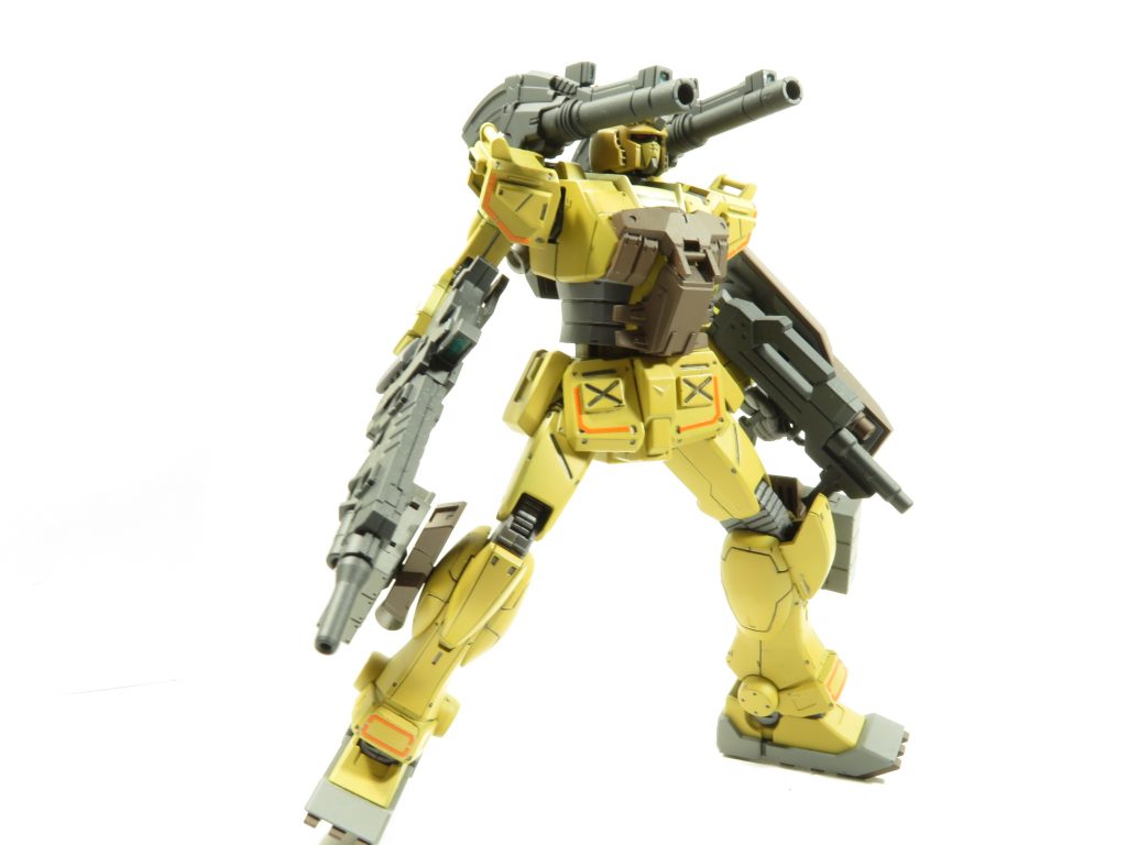 オリジン版ガンダムで余ったキャノンをダブルで装備し、砲身も元々短いと感じていましたので少し長くしてみました。
胸部追加装甲も磁石で取り外し出来るようにしてます。