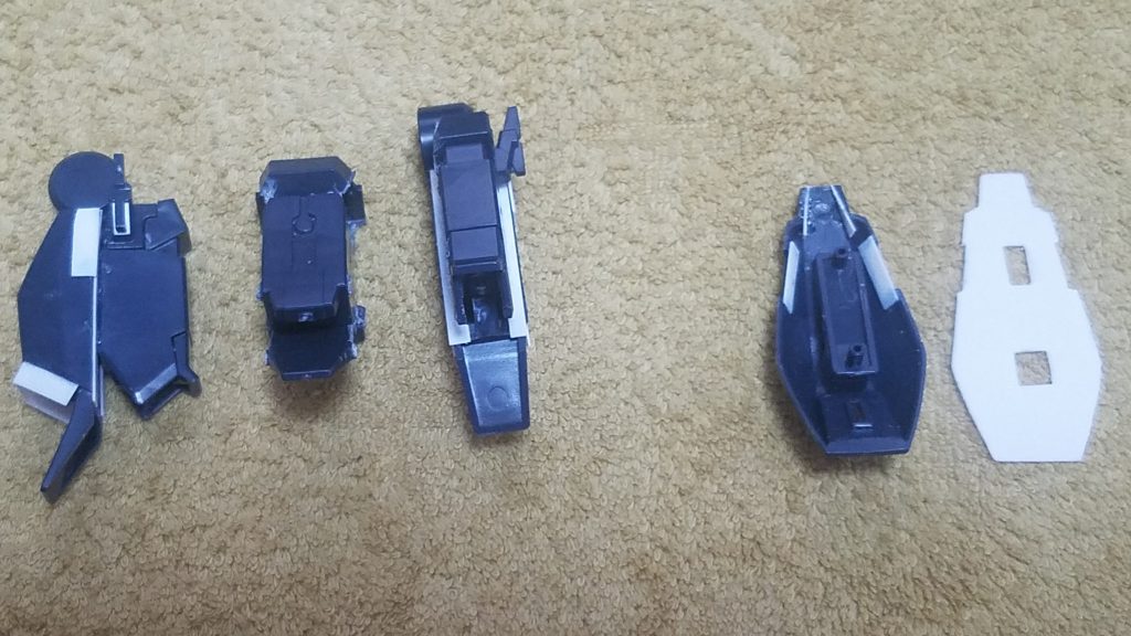 バックパックの改造は、各余剰パーツのバックパック(切り分け),ふくらはぎ,スタビライザー?軸部を使用しました。
足のパーツ固定は、足の外側に付けるとカバー?を流用してます。