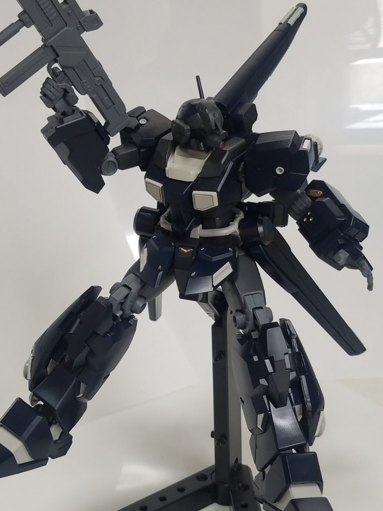 追加パーツは基本的に動作に影響が無いのですが、腰のパーツはプロペラントタンクの固定材に少し干渉するため角度などの調整がいります。