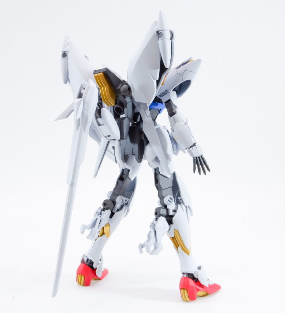どちらも生物的なシルエットの機体なのでミキシングしても違和感がほとんどありません。ただジョイントの互換性はなかったのでギミックを活かして組み上げるのは大変でした。