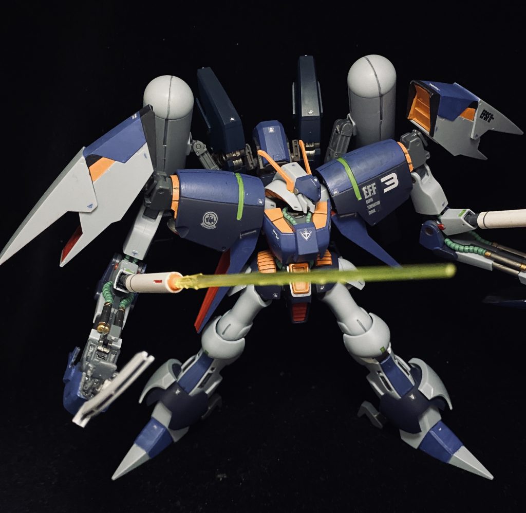 ビームキャノンは収束したらビームサーベルに。出力はZZクラスであり、並の機体では斬りあうこともできない。