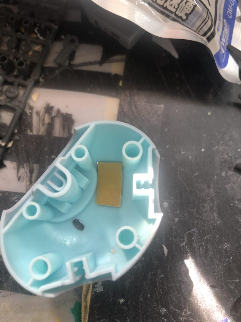 裏側から瞬着で貼り付け