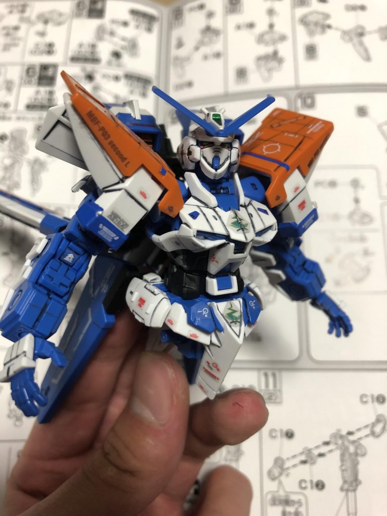 上半身のデカール貼り