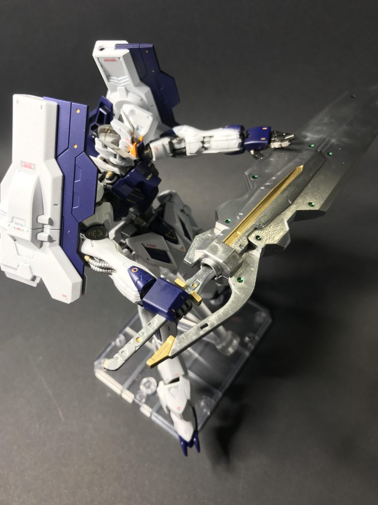 大剣に小剣を収納できます。