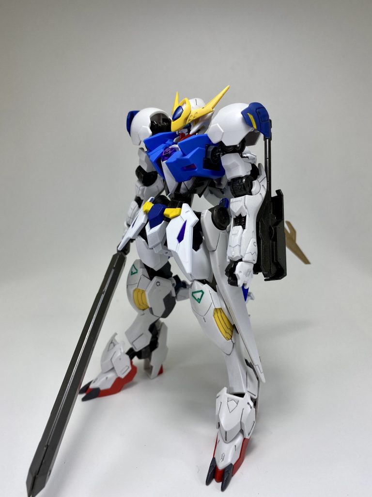 ソードメイス、200mm砲、テイルブレードなど多彩な武装を使いこなす汎用型です。