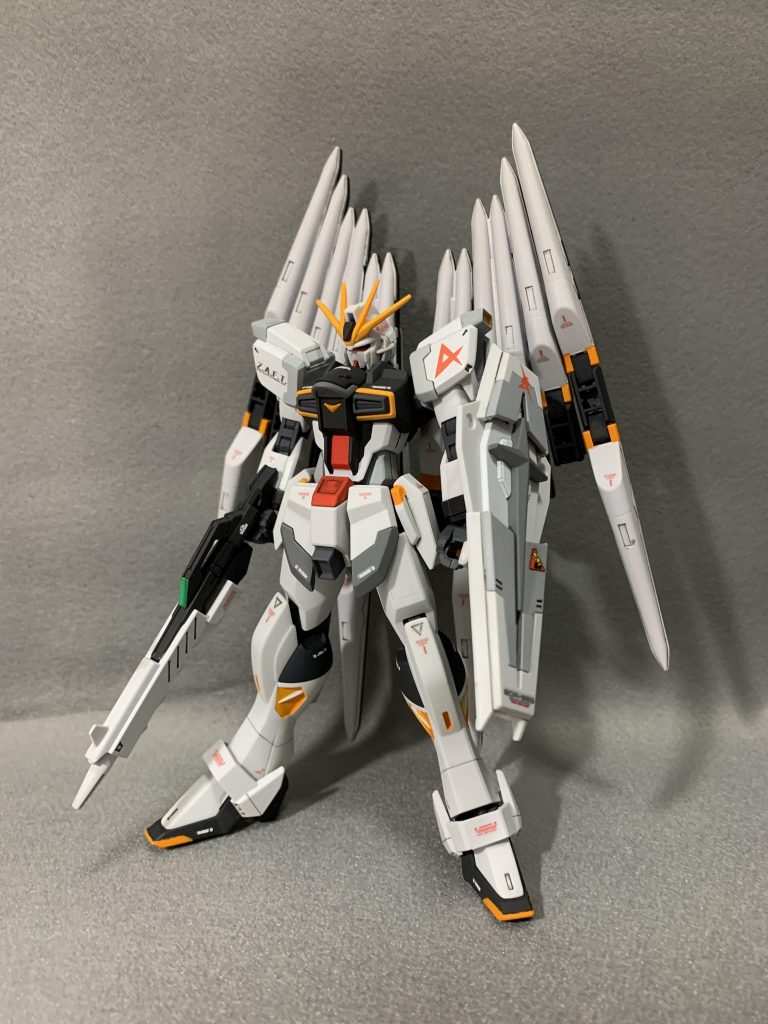 フェイクニューウェポンズ2個買いしたのでダブルフィン・ファンネル形態も再現可能。ダブルフィン・ファンネル形態で前から。