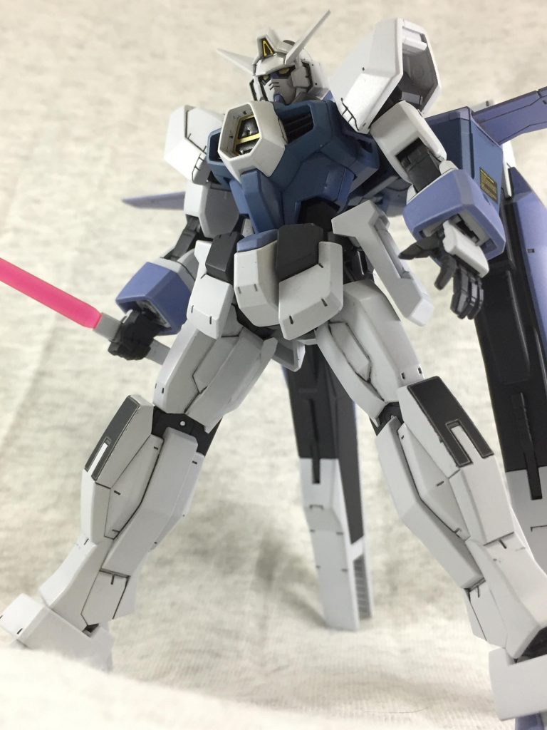 やはりアーマー無しの方が似合う。
AGE−1で私が好きなのは顔なんですよ。
正面や下から見るとのノホホンと優しい顔つきが横や斜め上から見ると鋭い目つきに変貌する…いやぁイケメンです(*´ω`*)