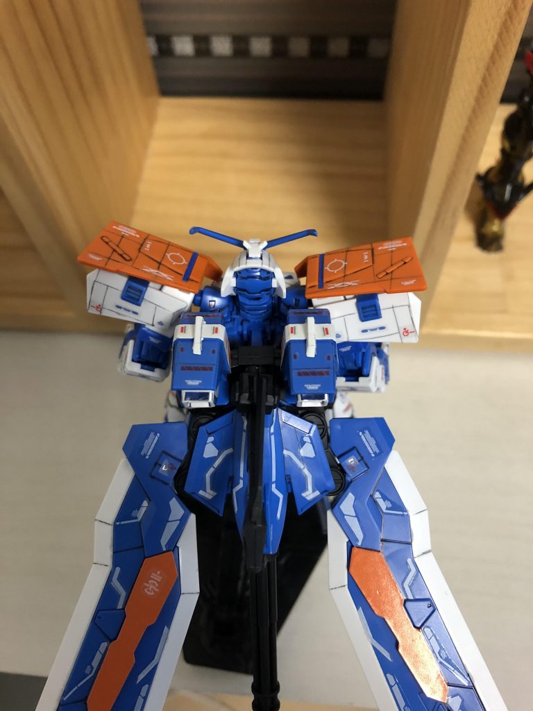 武器とスラスター部分にもしっかりデカール貼り