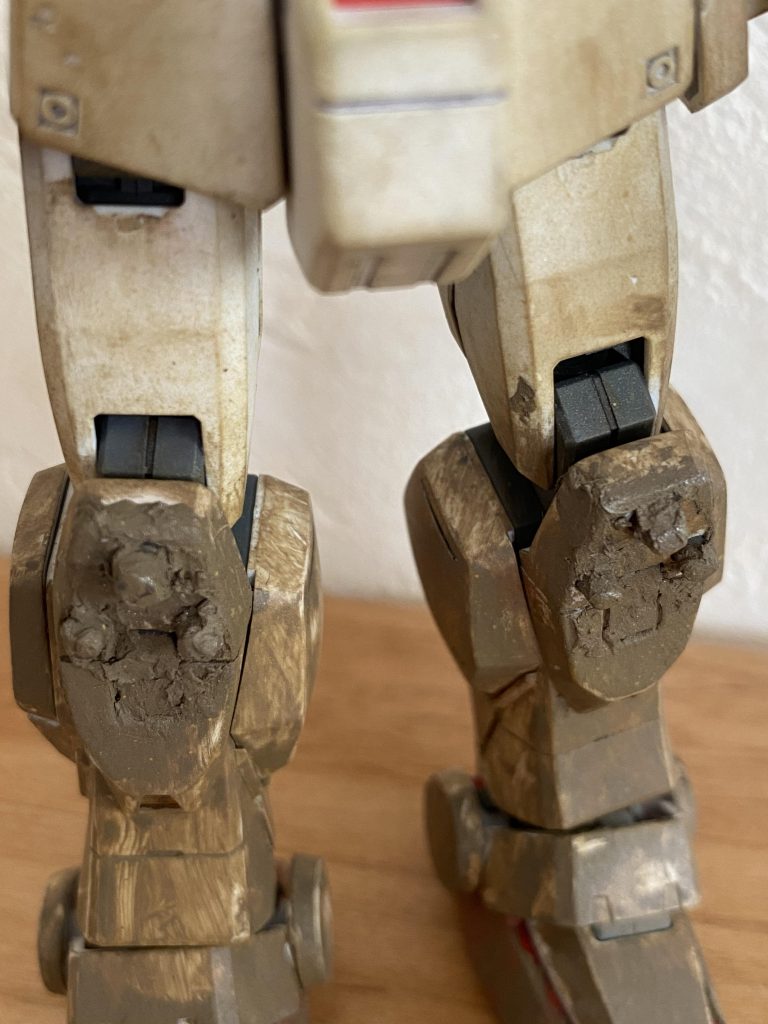 川の中を歩行、移動で下半身が泥で汚れた設定ですが、息子にはやりすぎ❗️といわれてしまいました。😿