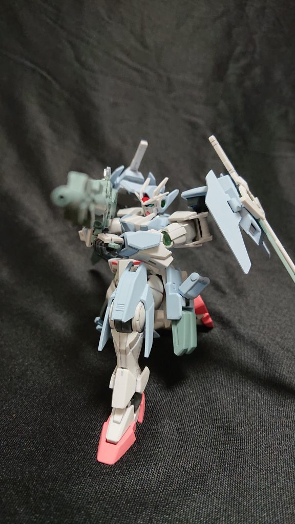 ロングライフルを持ってなくて、しょうがなくて、あるものパーツを切って、貼って繋げてみました。 個人的には満足です。