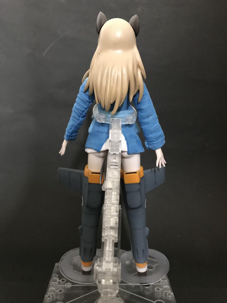 髪は1本ずつ伸ばしてくっつけました