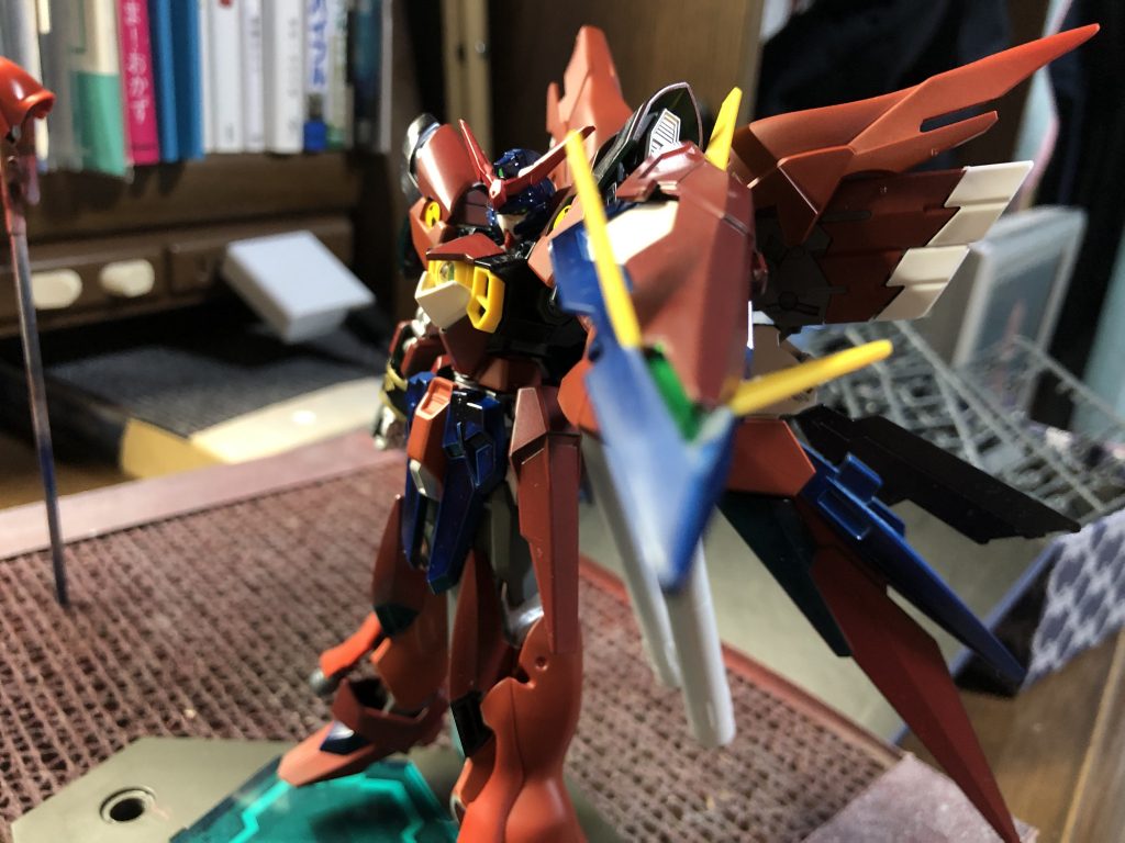 複合装備としてライフル、サーベル、シールドの役割を持ってます