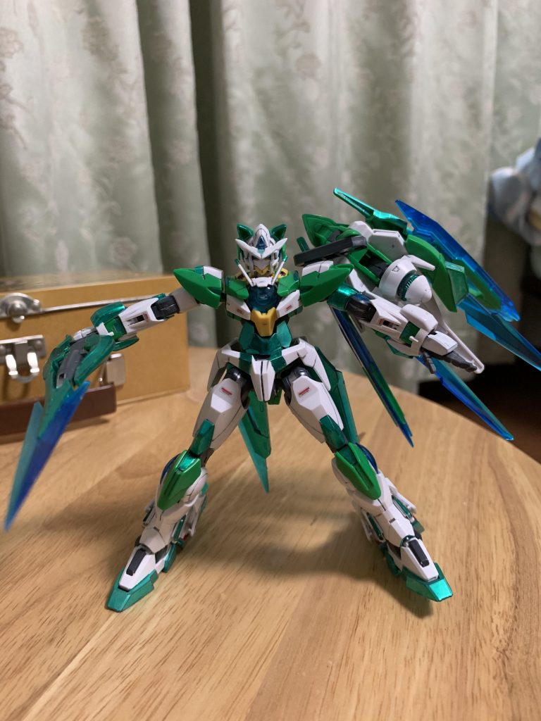 まずはシアクアンタリペアから
武装の追加はしていませんが太陽炉を追加し出力を上げた設定で、さらに「換装」をテーマに地上戦用に換装できるようにしました