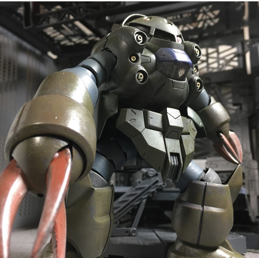 そのアシンメトリーの姿から