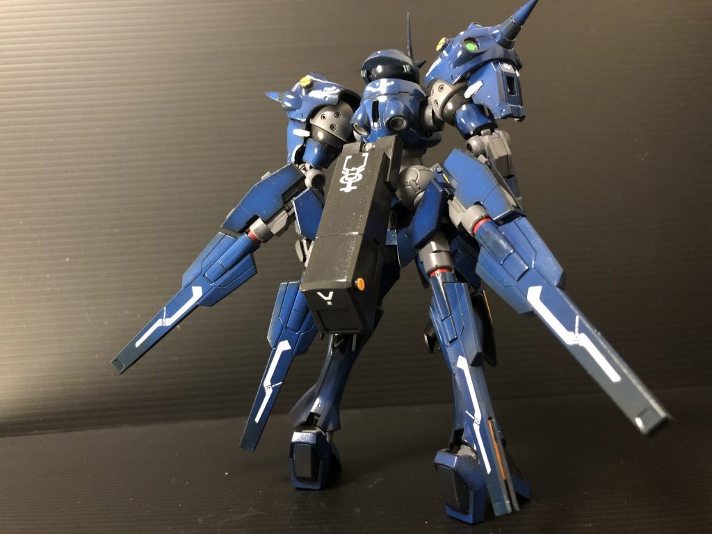 ケンプファーといえばどっしりとした機体のイメージが強いですが00の世界観だと初期だとティエレンみたく重装甲ゆえに遅かったり、反応速度が鈍いイメージが強かったため、あえてフラッグやガ系のような細身にしてスタイリッシュかつ機動性に優れているイメージで作りました！