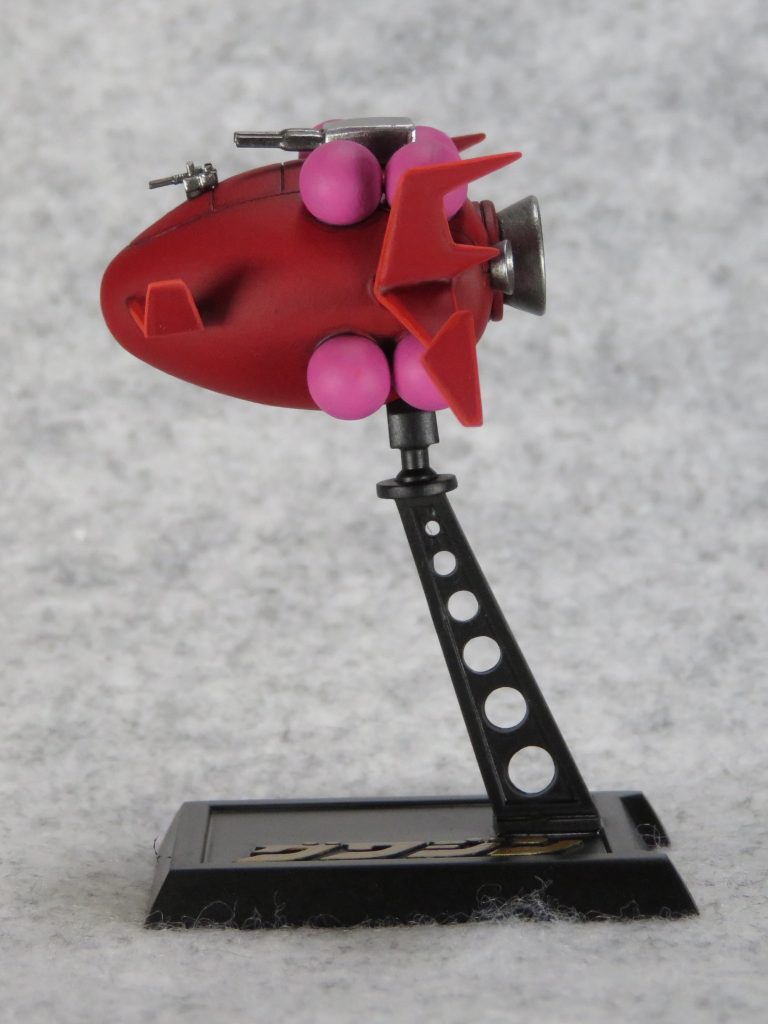 主砲はムサイのものを小型化して、スペースの都合で1基としました。