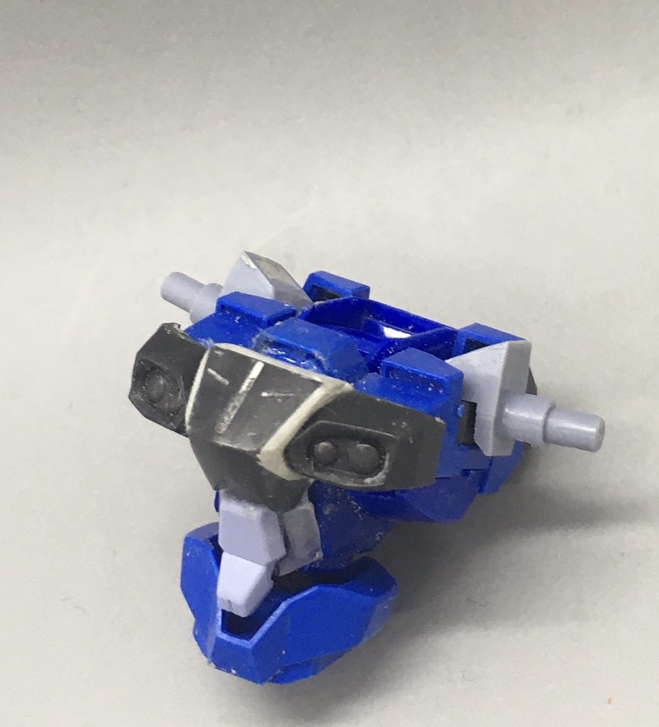 胴体パーツは切り貼りしてFXのパーツに貼り付け、パテで厚みをつけて調整しました。