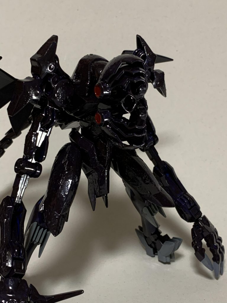 口内に射撃武器であるフレアボム発射筒を備えています。