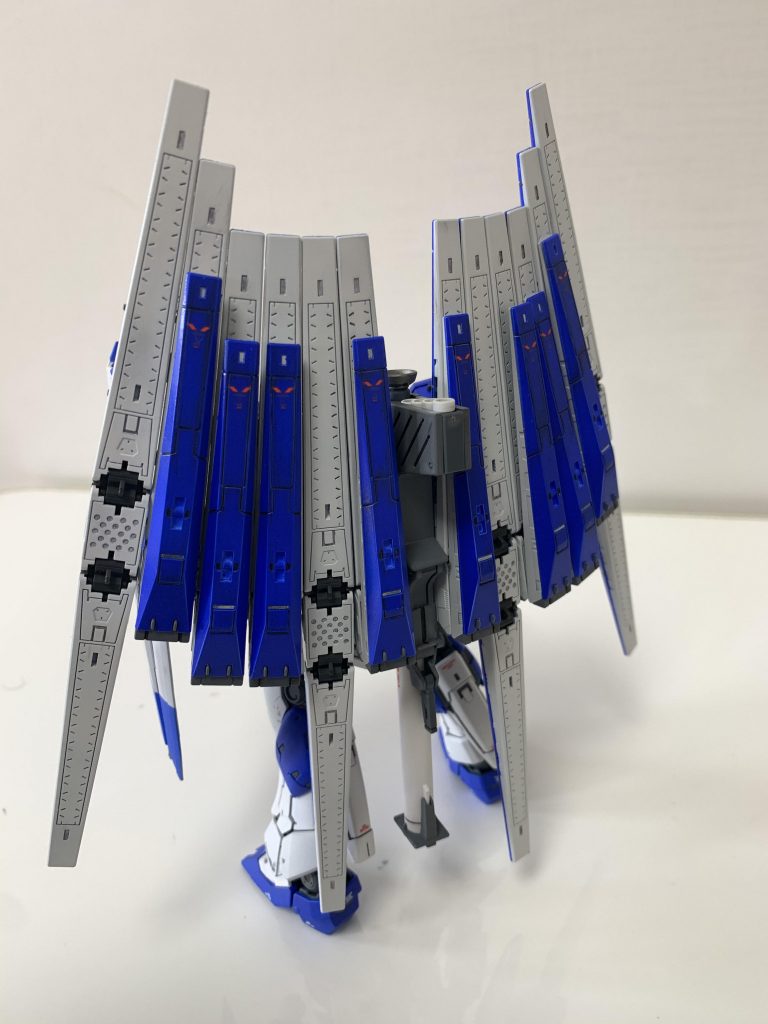 バックショットです。
ちょっと反り気味になりますが、自立はします。