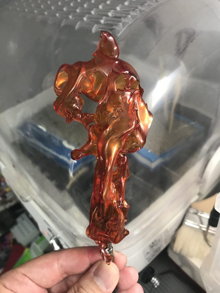 ゴールド+クリアーでアクセント。最後にクリアーでコートしています。