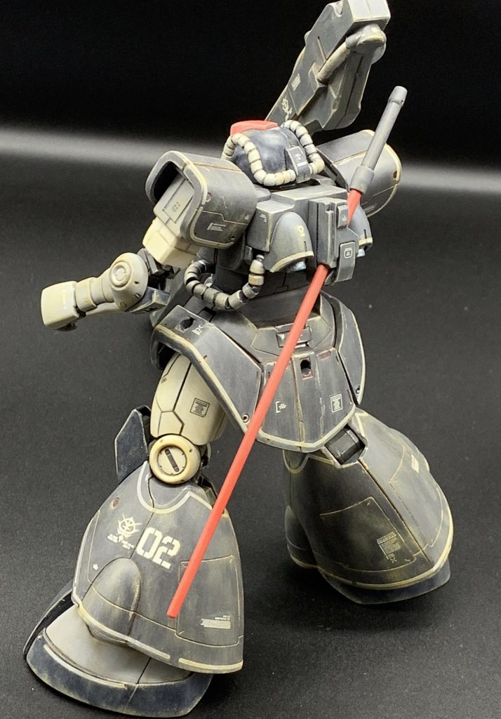 ウェザリングカラーのマルチホワイト⇒グレイッシュブラウンでウォッシングした後、クロームシルバーでドライブラシをかけ、リアルタッチマーカーで味付け。その後、ウェザリングマスターで砂土汚れ風に仕上げました。ドライブラシのシルバーのギラつきもウェザリングマスターでうまくぼかせたと思います。