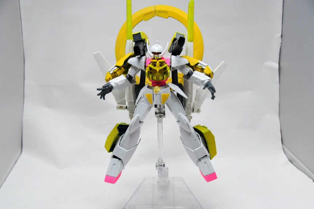 胸部ウェポンベイ
元々装備されているギミックで、機体の空洞を活かして様々なオプションを選択可能
基本的には制圧力に優れる拡散ビーム砲が装備されるが、ミッションによってはミサイルなどを装備することもある。
肩部ビームキャノン
セラヴィーのものを移植したもの
フリーハンドで撃てることから牽制用として多用される。