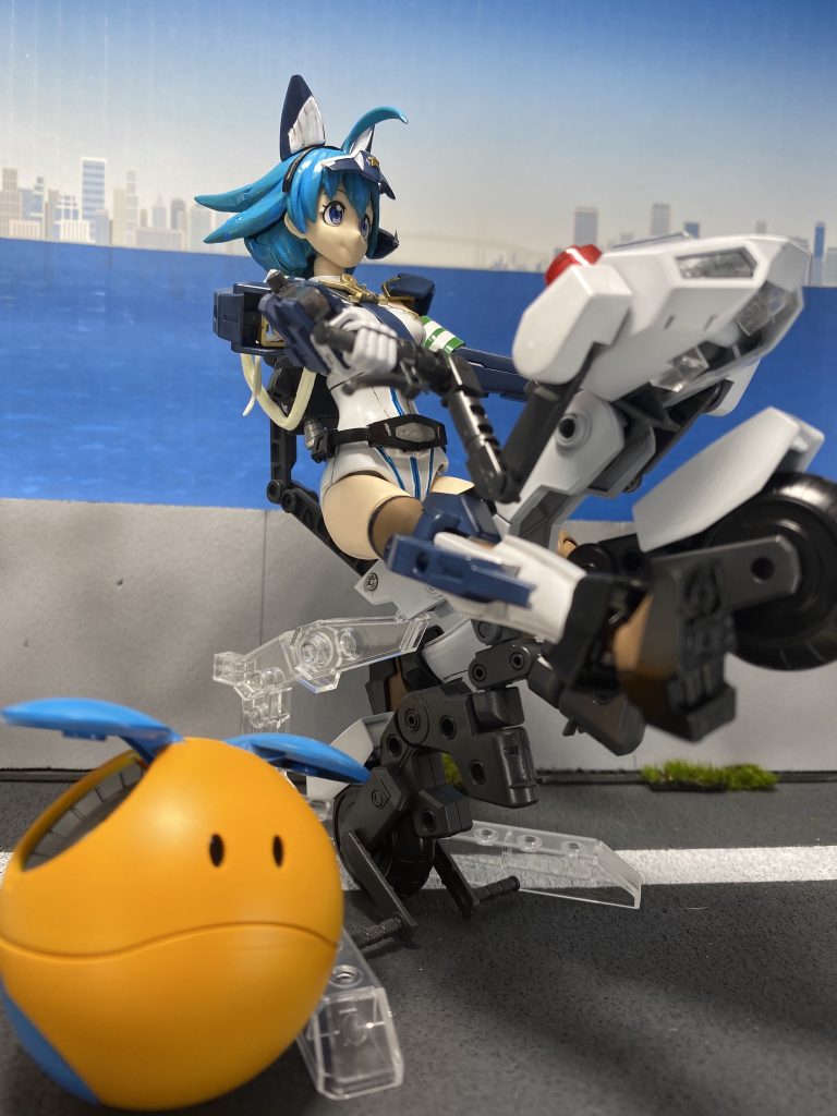 「今日もパトロールに出発よ!≪どっか・行く号≫、発進!」
愛車の白バイ≪どっか・行く号≫にライドオンして、街の平和を守るナミさん。近所のバイク乗り夫婦に色々改造されてるんだとか。