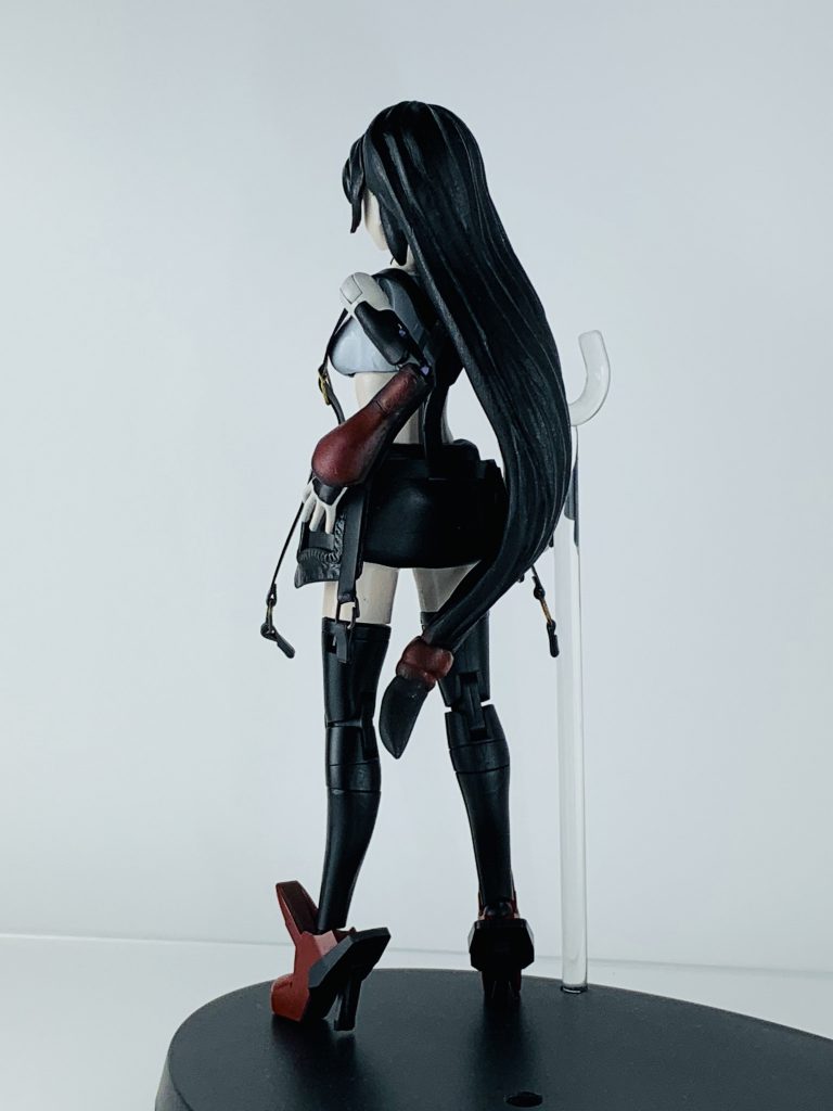 髪の毛はエポパテで掘り起こして、スカートの形もパテで成形してます。
スカートのベルトや、つなぎ部分は伸縮チューブを使ってます。