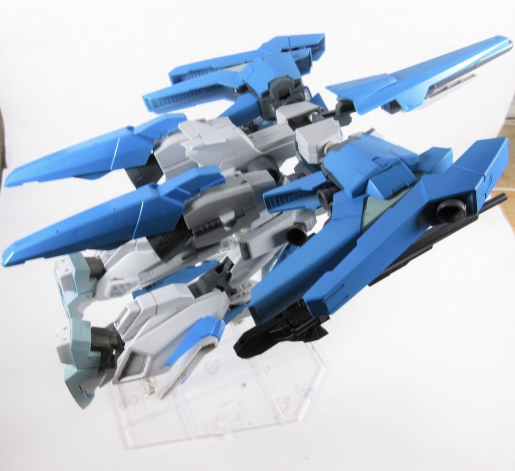 ・ウェーブライダー
本機はZガンダム特有の複雑な可変機構を廃してリ・ガスィなどをモデルにした簡易的な変形を採用している。
その為本体の整備性と堅牢性が向上した。
なおウェーブライダー形態ではハイメガランチャーが主力武装となる。