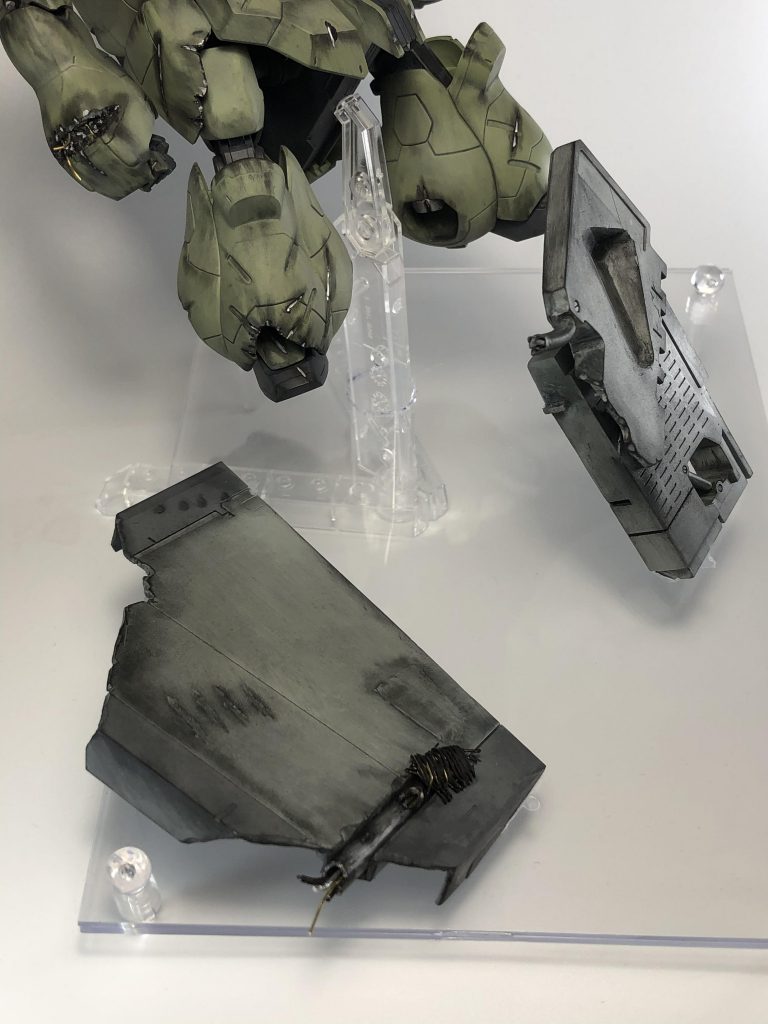 シーンベースを加工して、デブリっぽく。
戦場の感じを演出するため、千切れた配管やグシオンのハンマー跡等で誇張してます。