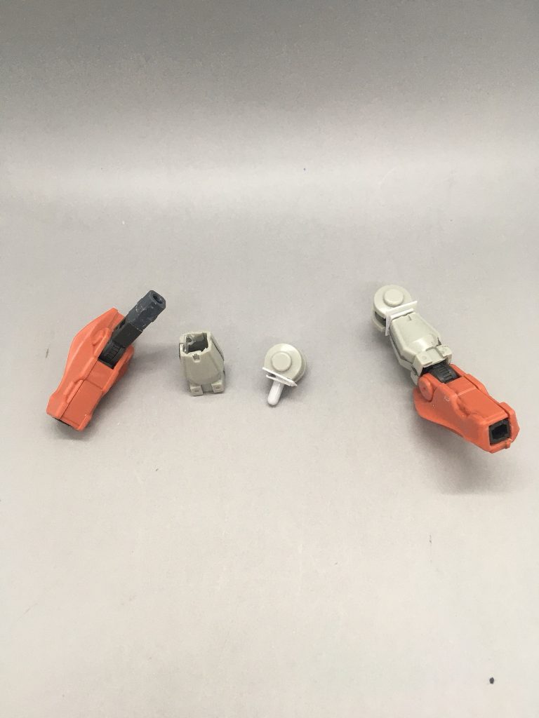 腕のフレームはバルバトスのもの。下腕はスローネツヴァイのものを調整して使用