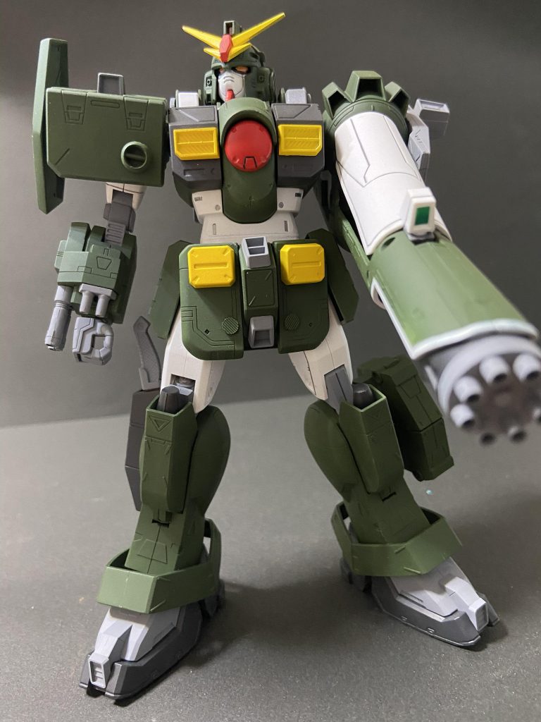 こちらがデカールとウェザリング前のレオパルド。綺麗なレオパルドは何か違うと感じた結果ウェザリングする事に。
アニメよりだいぶ渋いグリーンで塗装したのが良かったのかウェザリングで大分カッコよくなったと思います。