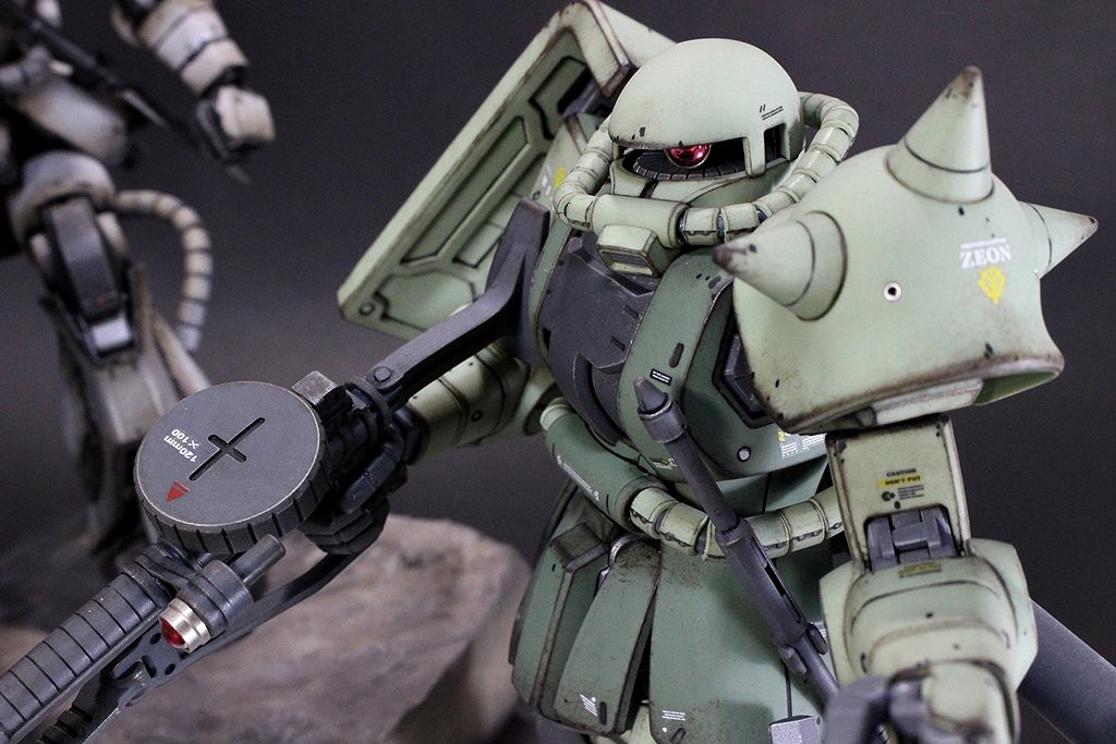 これは成形色を活かした無塗装、ドライブラシによるウェザリング仕上げになります