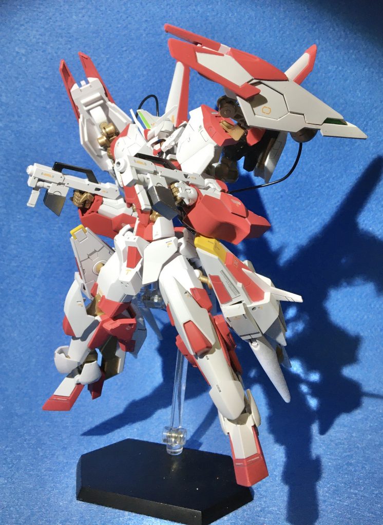 マシンピストルの要領で、弾幕展開を主とした運用を想定しています。