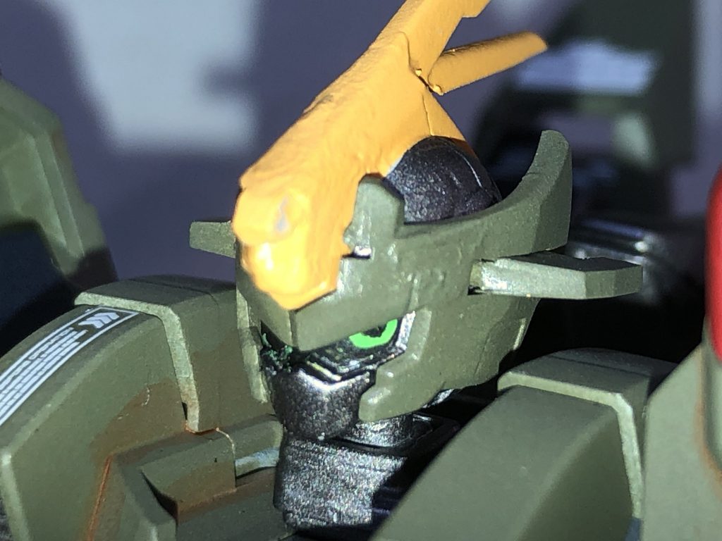 頭部は目つきが悪いのが気に入ってマックナイフにヤクト・ドーガのマスクをつけています
着脱可能です
パテの整形が雑すぎました反省、、