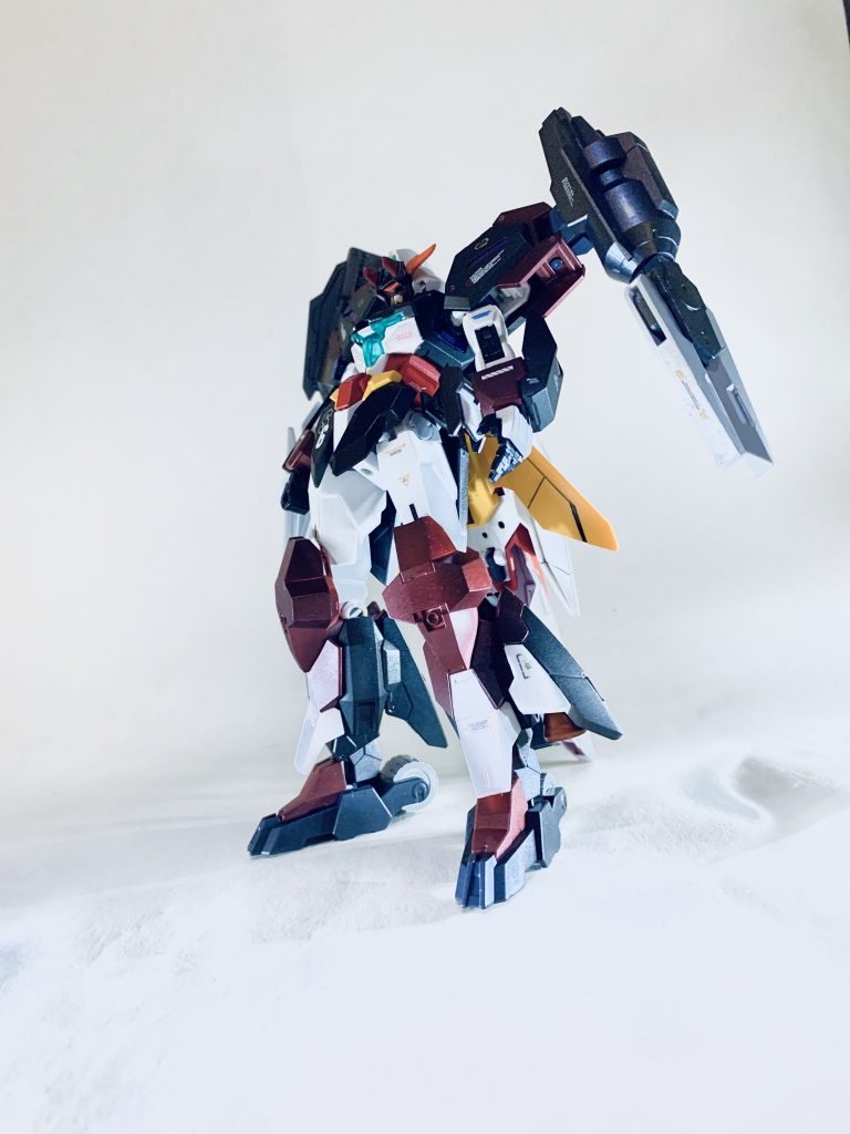 色はメインにメタルブラック、アクセントに赤を。
赤は下地に灰色系を入れて重厚感のある赤に仕上げました。