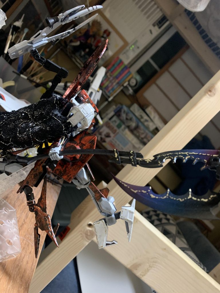 クローで掴んでテールで撃つ