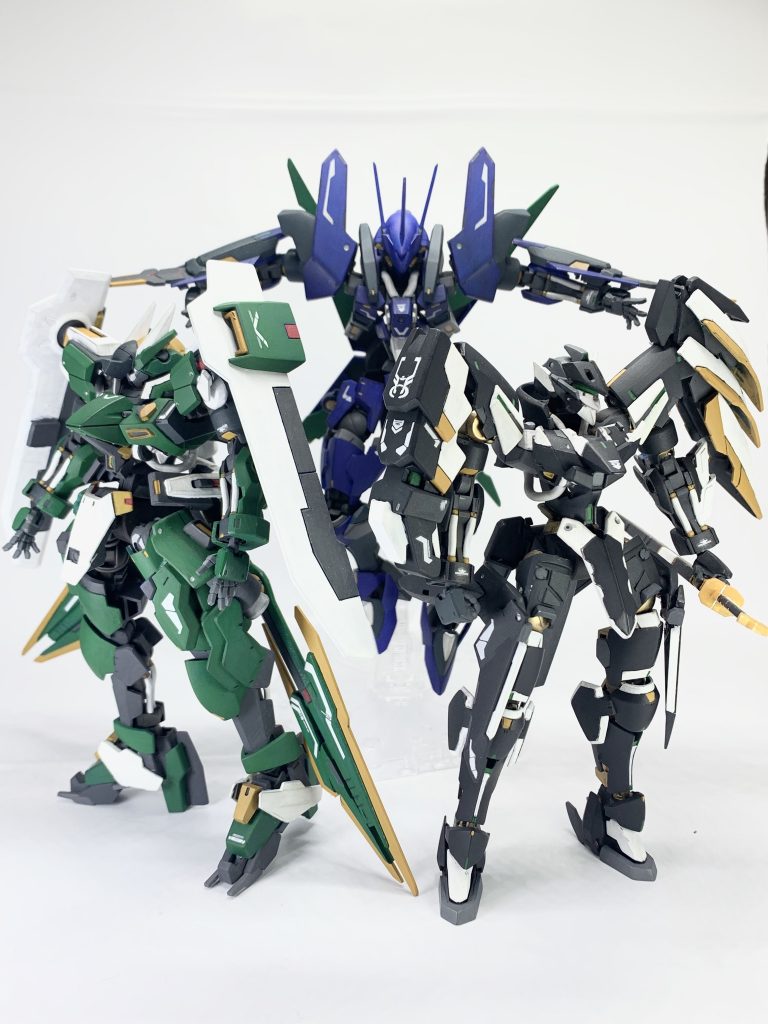 率先して前に出るシュヴェルトライテ
揺動、撹乱を担当するシアンファントム
空中戦、防御を担当するブリュンヒルデ