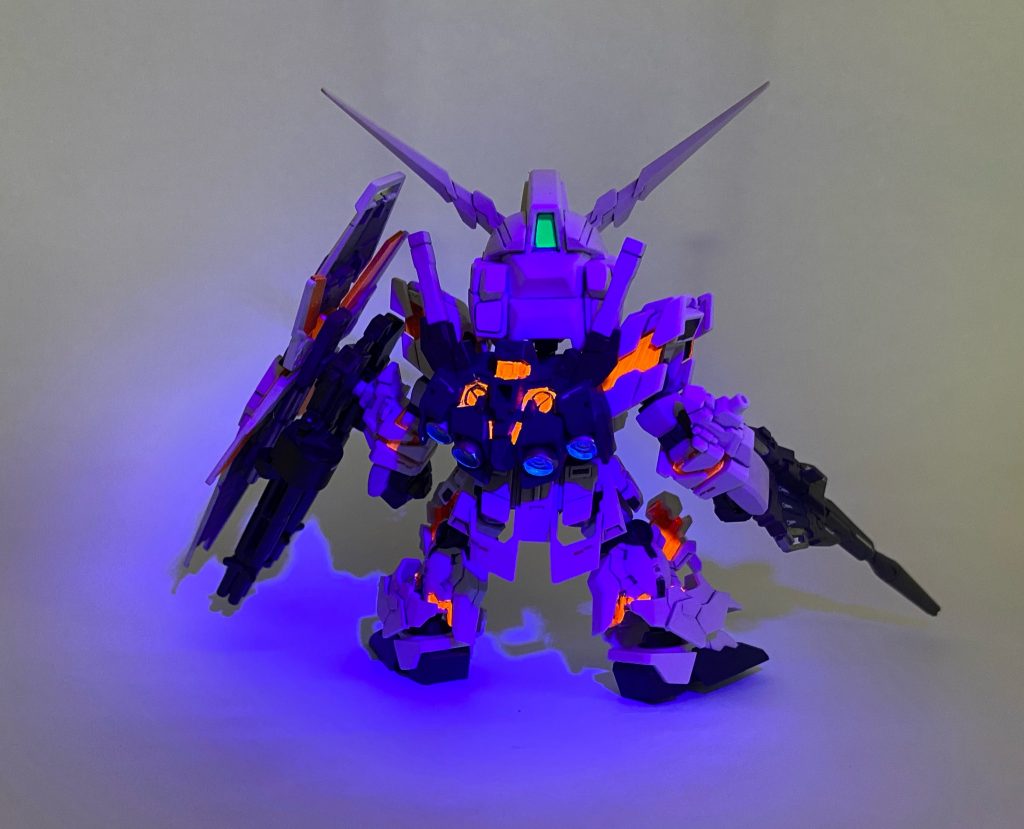 バックショット
バーニアもブラックライトで発光します!