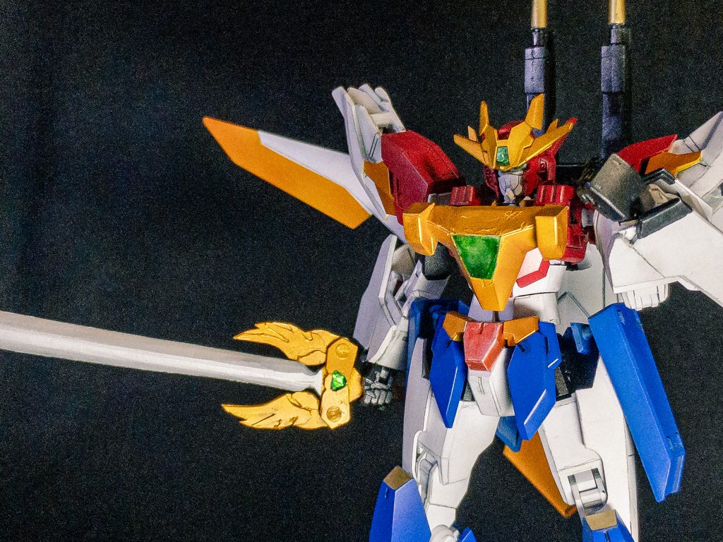 鳳凰剣 鍔部分は開閉ギミックを仕込みました！
黒線はアニメ、イラストっぽくなるよう
2Bの鉛筆 及び マーカー似て線付け。
カラーリングも勇者風でなおかつトリコロールカラーを意識しました！