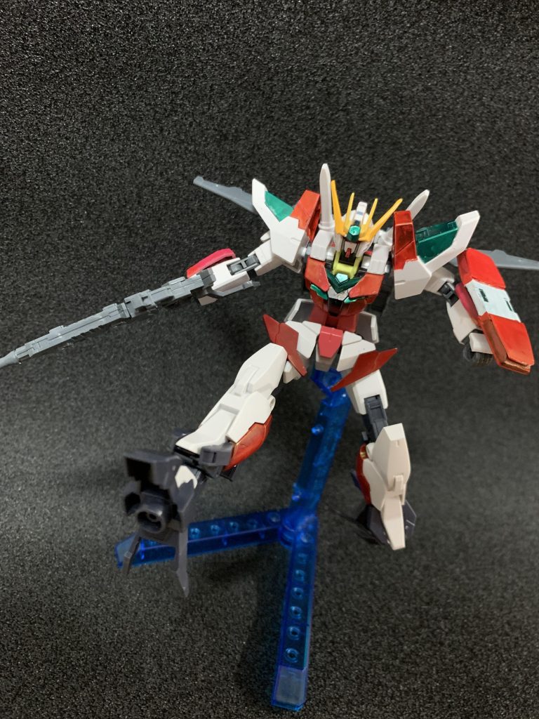 シャアキックっぽいポーズ。
本編でもこの様なキックを繰り出し
ています。