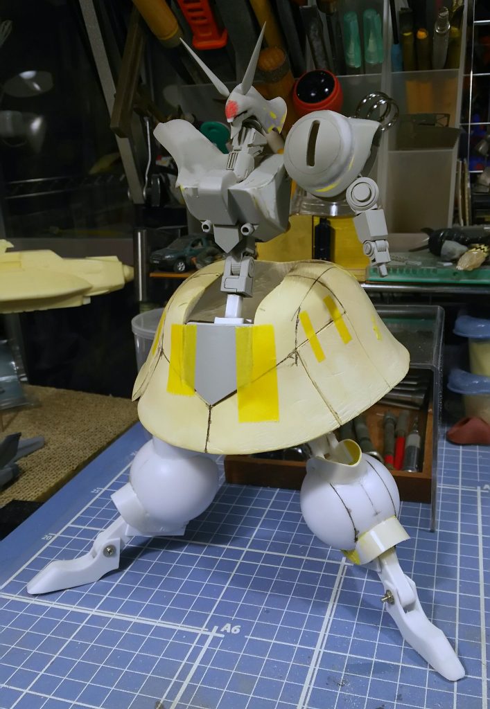 スカート部分はエポキシパテを使用。
他はプラ材を主に製作しています。