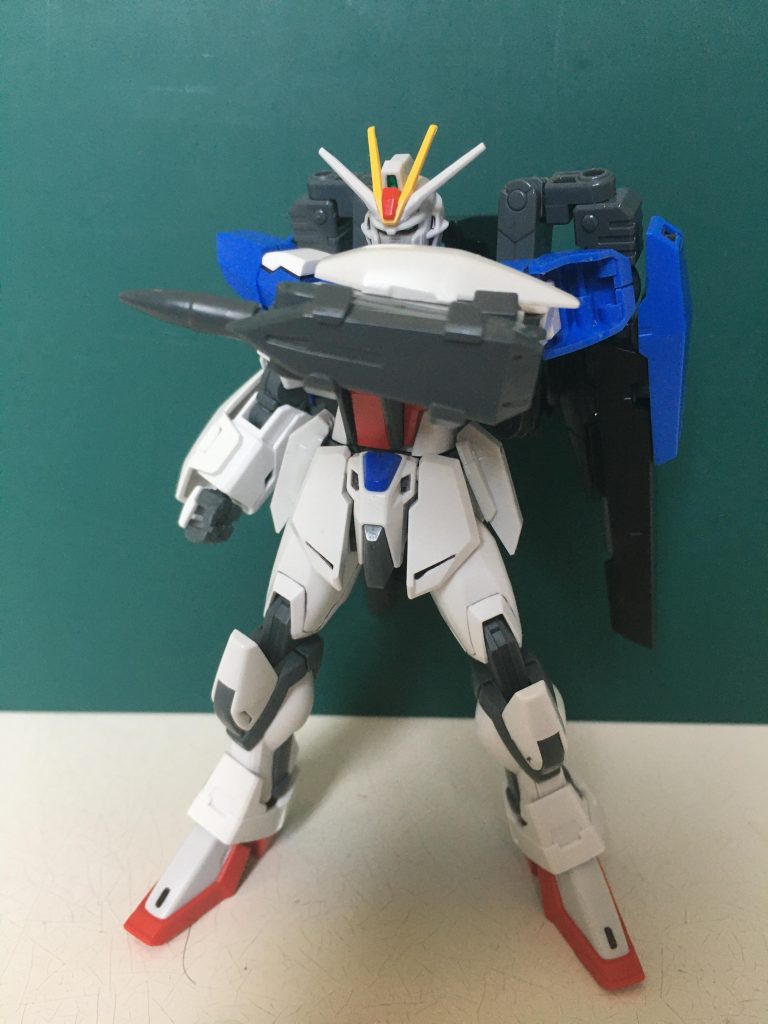 敵に接近された時の為のシールド兼パイルバンカー。