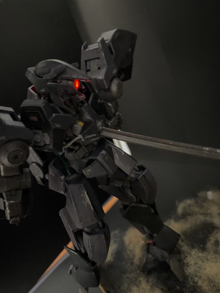 初めて回路を組んでLEDを仕込みました!
できるだけコードを隠してありますw
内蔵するのはまだ無理なんで次はできるようにしたいです( ๑•̀ω•́๑)