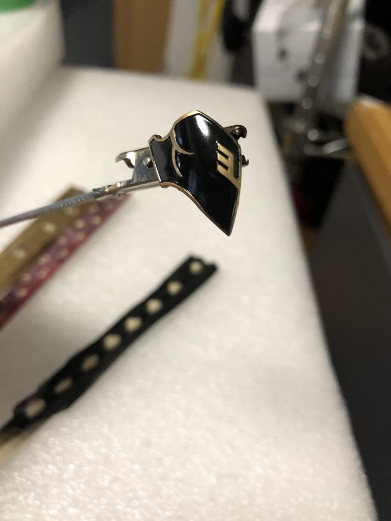 ゴールド→エナメル黒→拭き取り