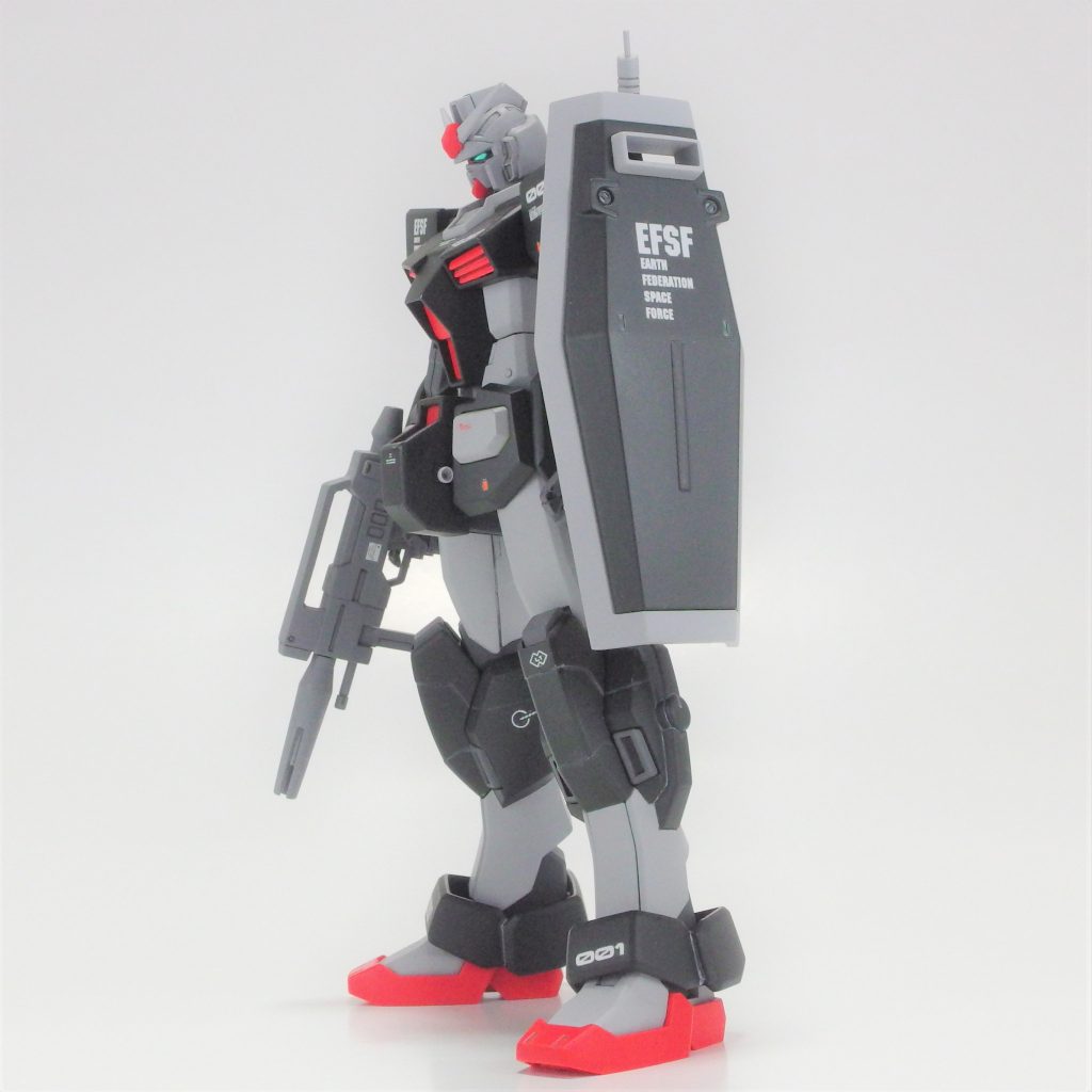 シールドのふちは本来なら赤ですが、派手すぎるのでグレーに。