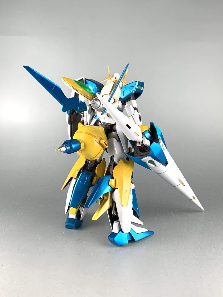 蜂らしさを出す為に後ろに針をつけてます。