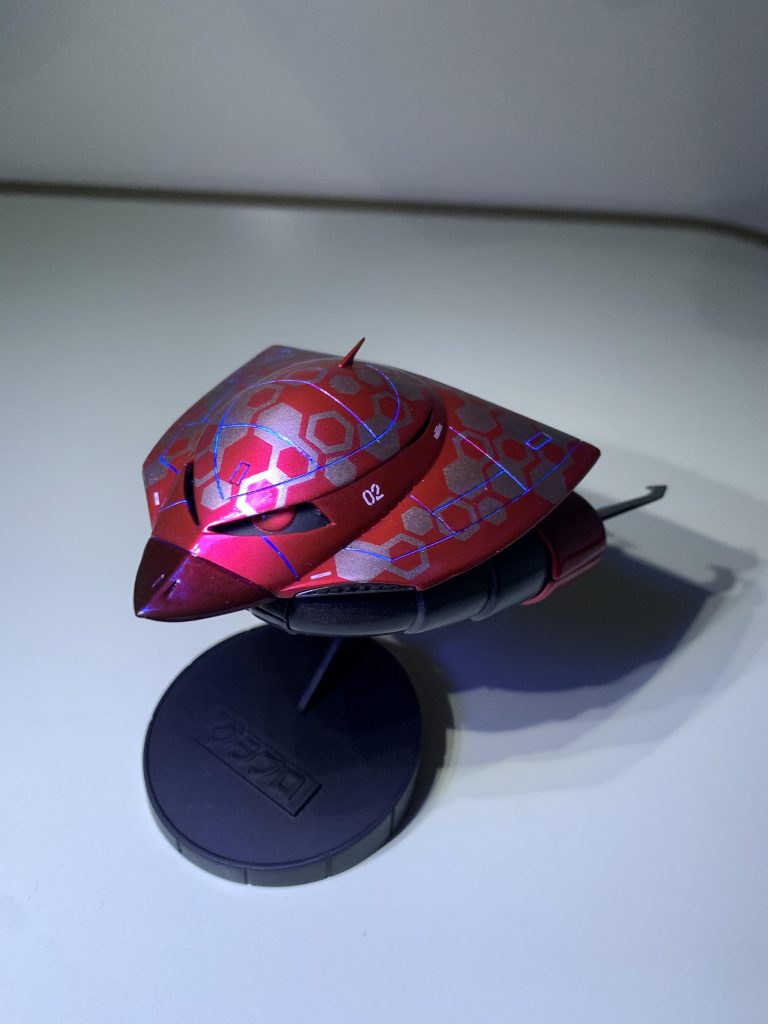 隠しギミックになってしまうのですが、深掘りしたスジボリにガイアのエナメル蛍光ブルーを流し込んで、
ブラックライトに反応するようにしてます。
他の方の作例を見て、深海魚っぽくてカッコいいと思いちょっと真似してみました。
これももう少し上手くなりたいですね。